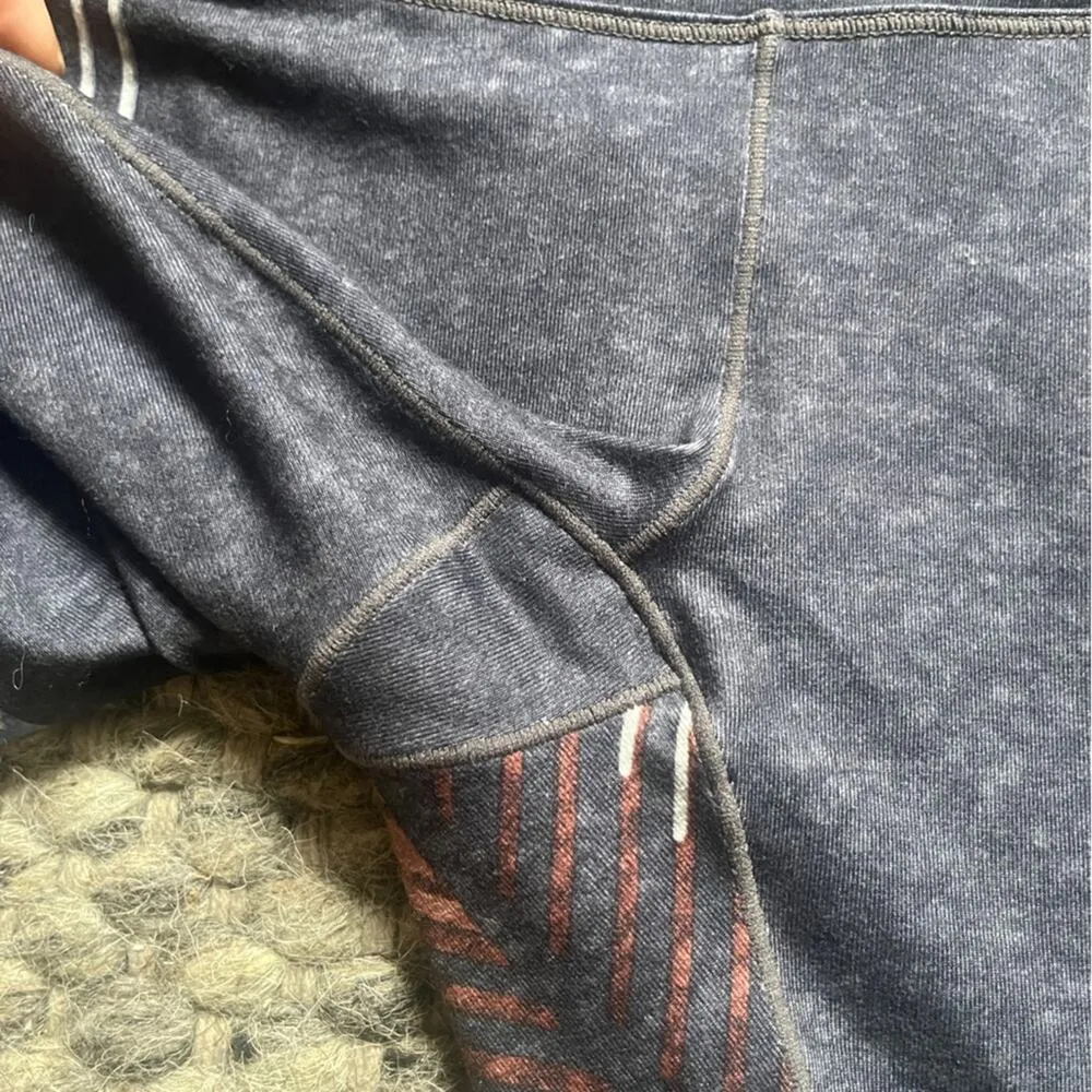 Prana pillar legging size small - Image 4