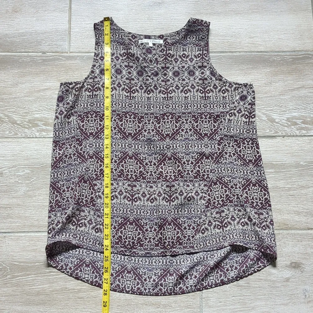 Violet + Claire Sleeveless V-Neck Top with High Low Waist - Image 10