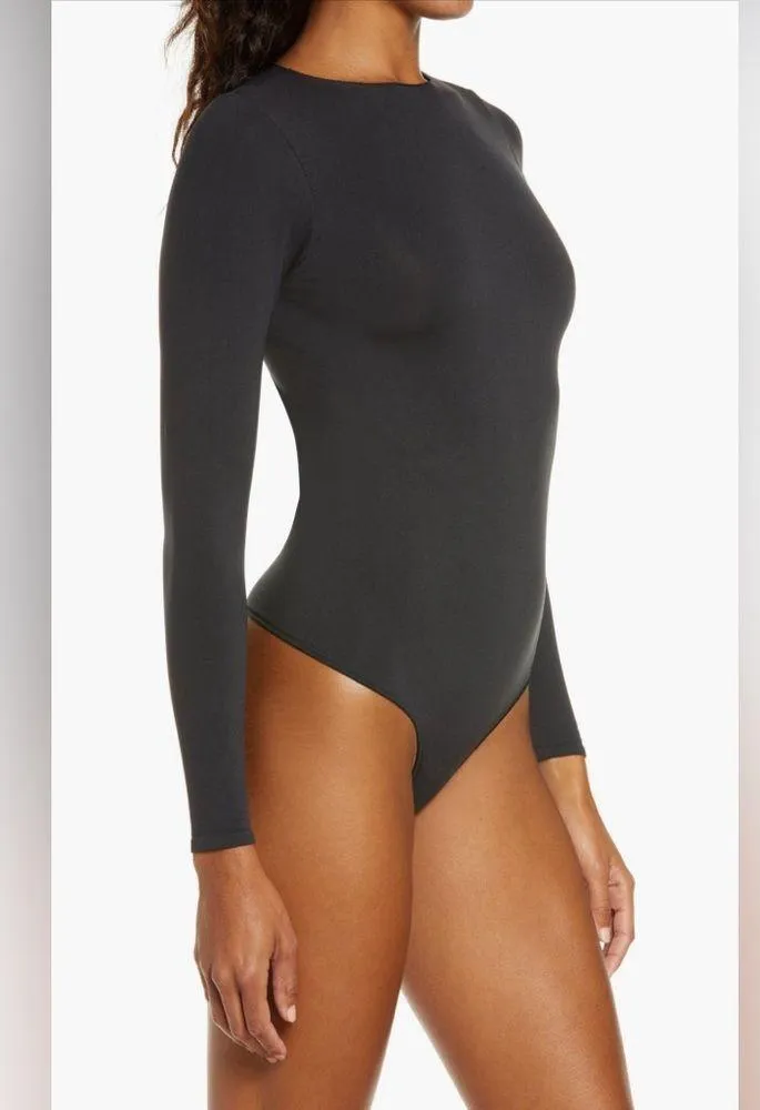 SKIMS Essential Bodysuits Crewmeck long sleeve, Size Small, $78 - Image 5