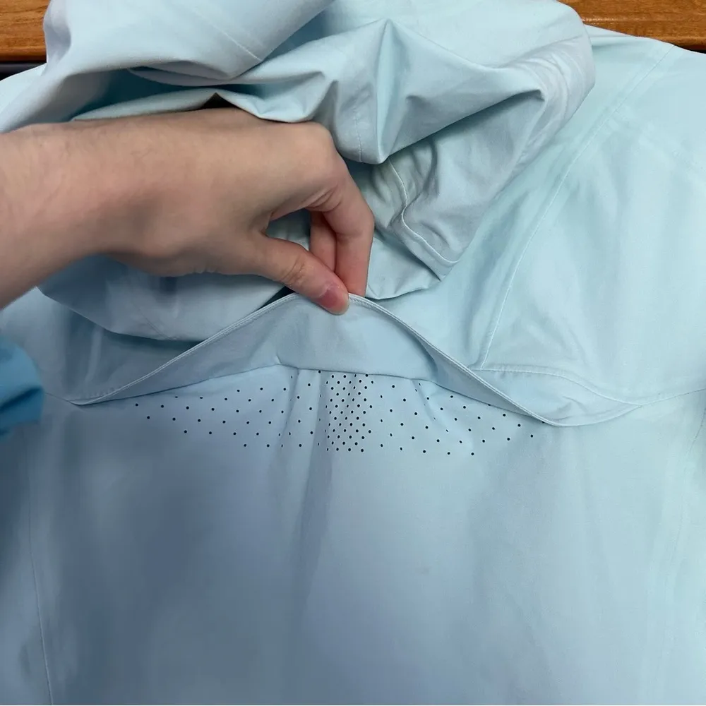 Lululemon Stretch Waterproof Hiking Half Zip Pullover in Powder Blue Size 2 - Image 14