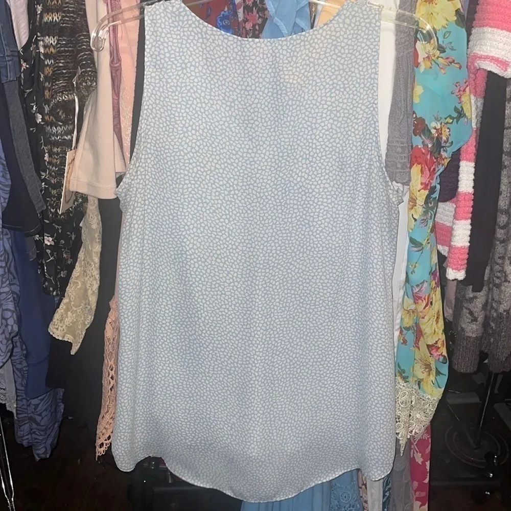 VINCE Camuto blue & cream print blouse - Image 4