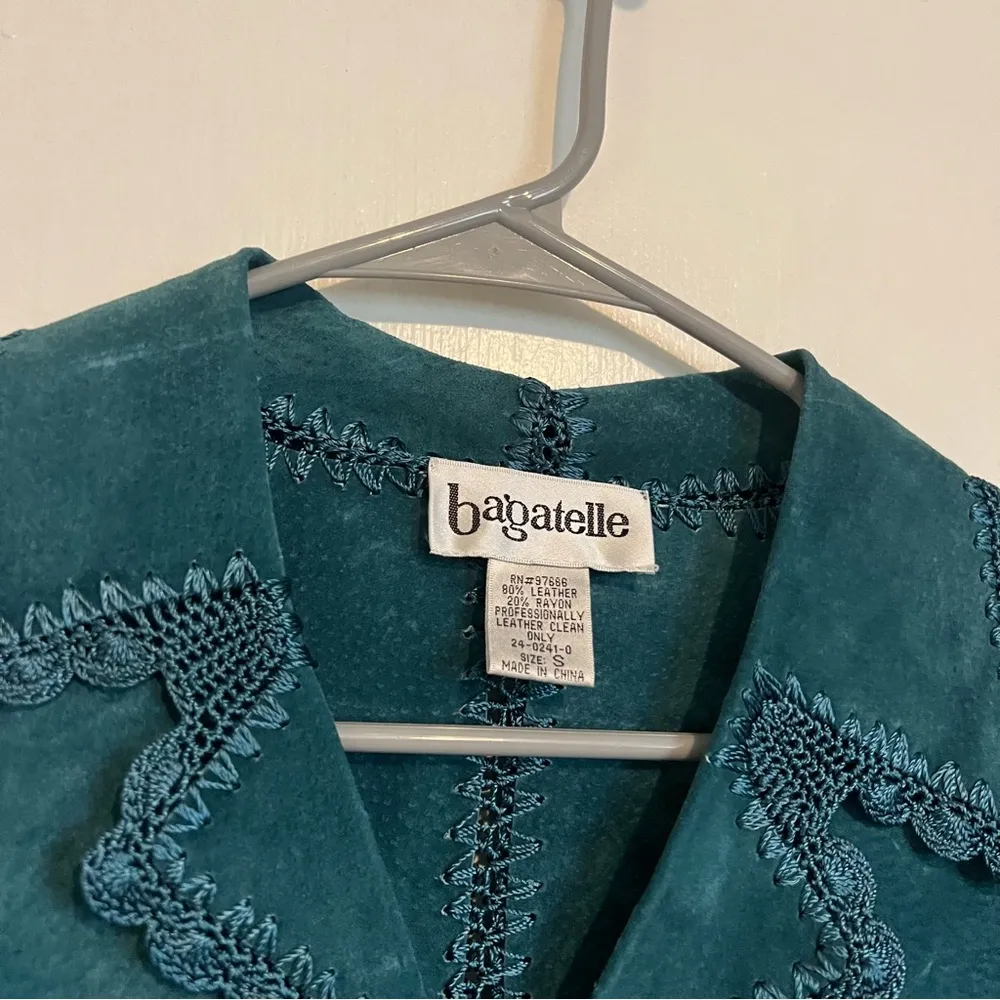 Bagatelle 90s/y2k   blue suede leather patchwork floral crochet jacket size small - Image 2