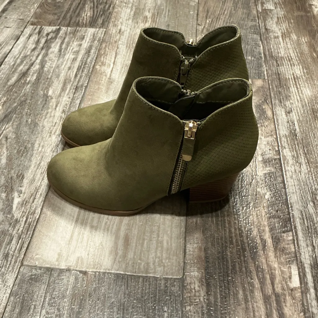 Style & Co Olive Ankle Boots with Block Heel Size 6 - Image 12