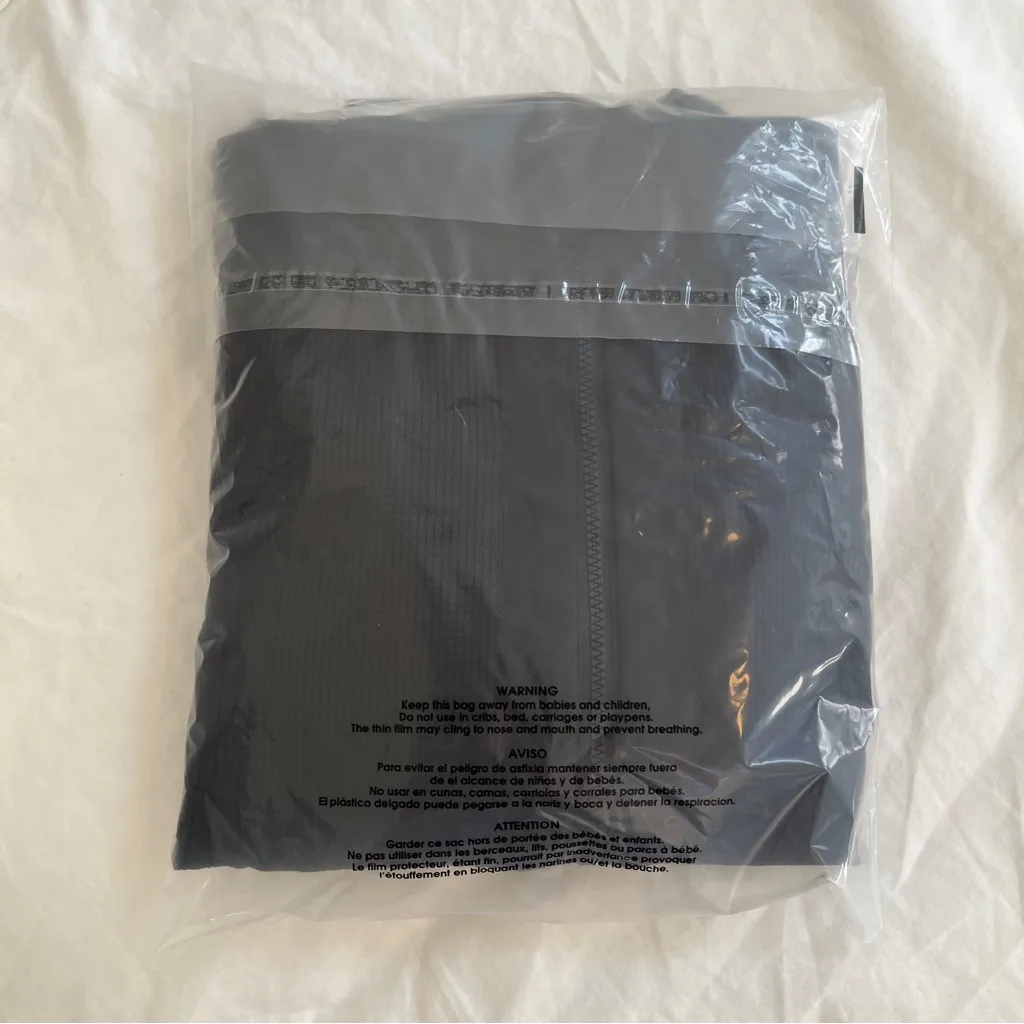 Lululemon Women's Reversible Bomber Jacket Size Small - Image 9