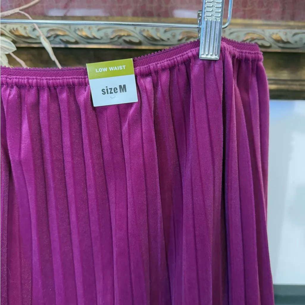 NWT Vintage Y2K Old Navy Velvet Stretch Pleated Skirt w Lace Trim ~ Size M 💚🍄 - Image 4