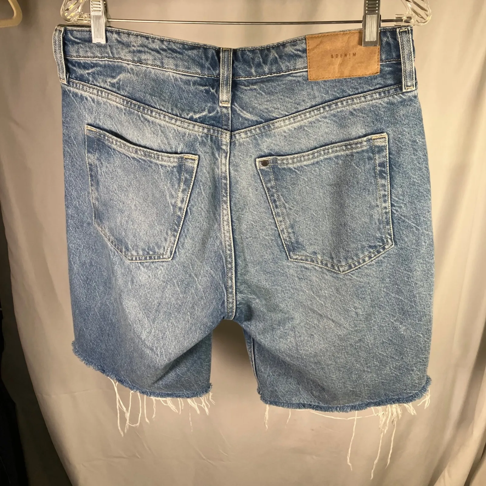 H&M &Denim Bermuda Shorts Women's US 6 Baggy‎ Loose Fit Low Waist Blue Denim - Image 7