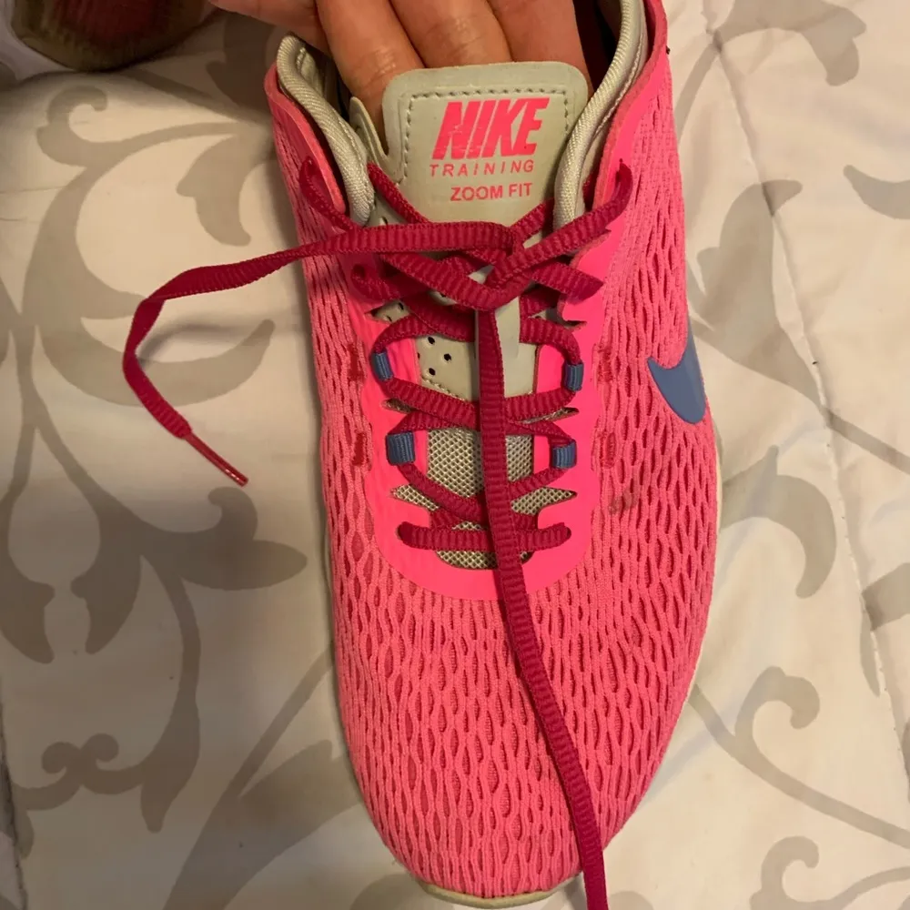 Nike Neon pink  sneakers - Image 4