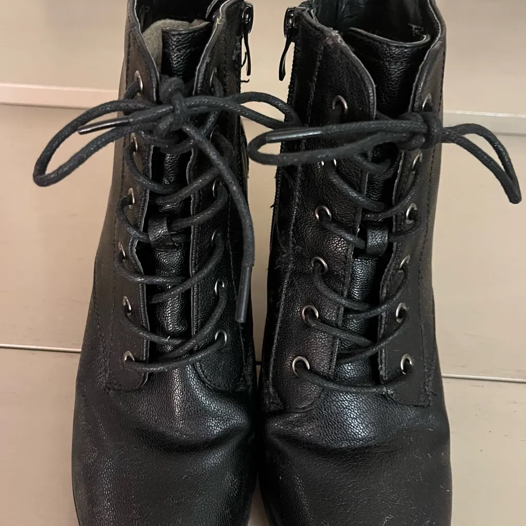 Stylish Black Lace - Image 5