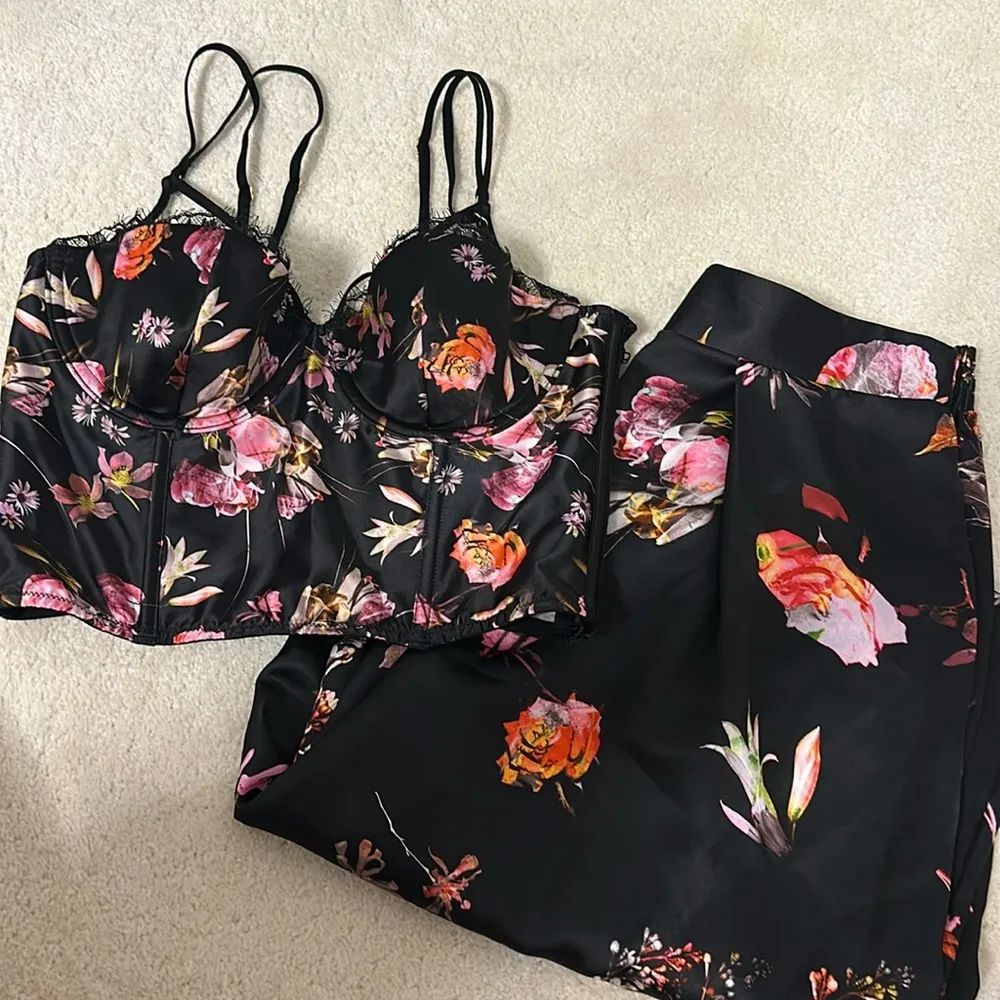 Victoria’s Secret floral bustier and pant set - Image 13