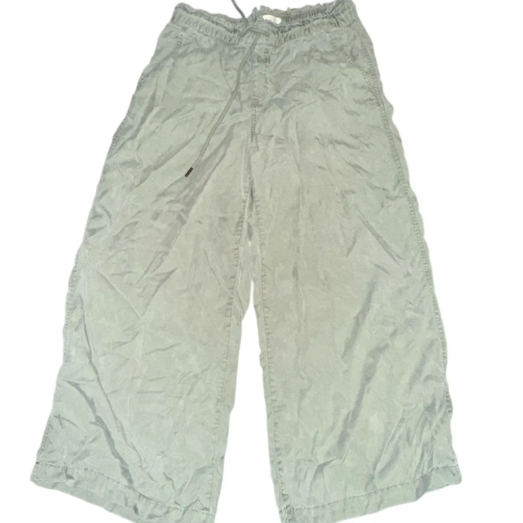 LOFT Size Small Emory Wide Leg
CROP PANT Relaxed Loose sage green Soft lyocell - Image 3