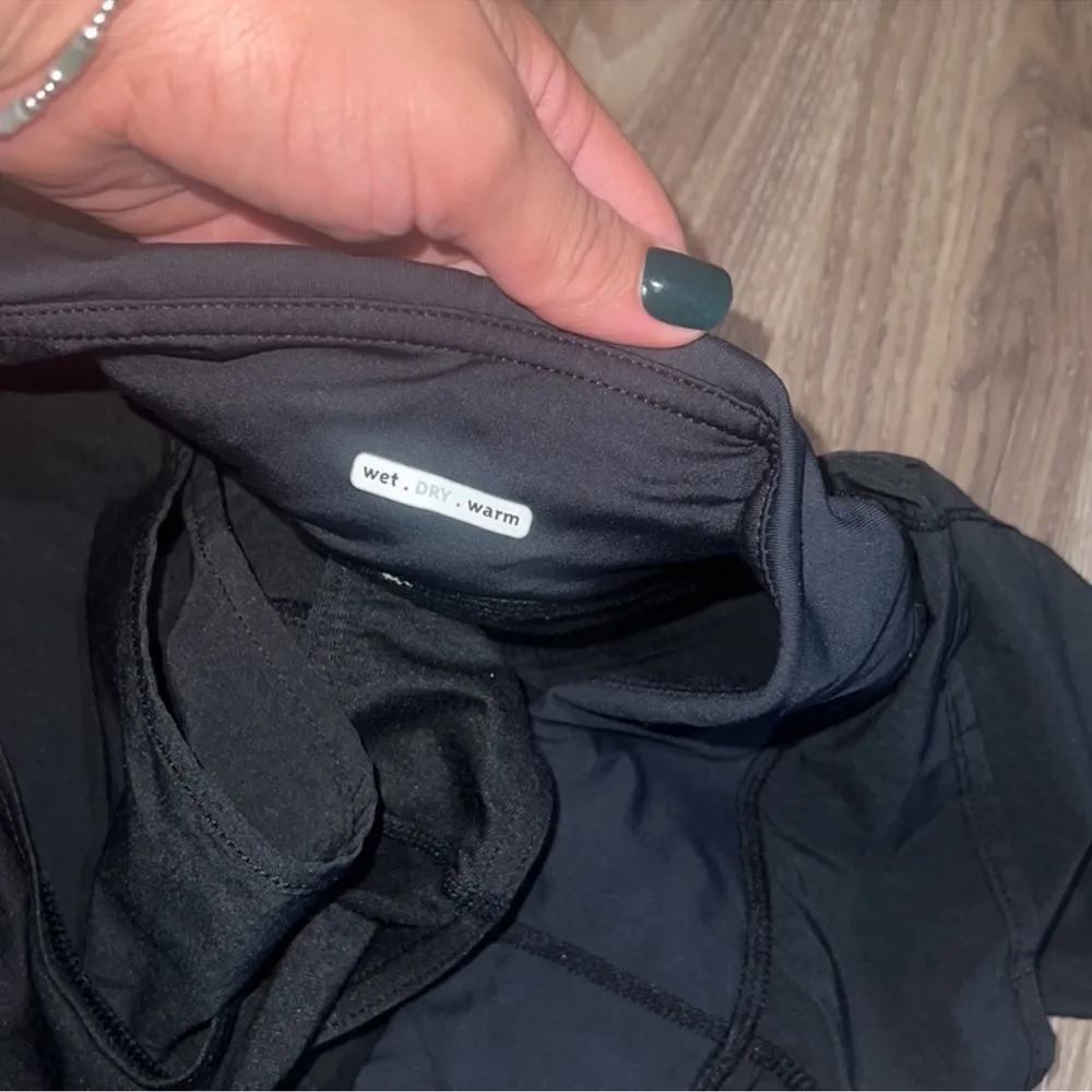 black shorts - Image 10