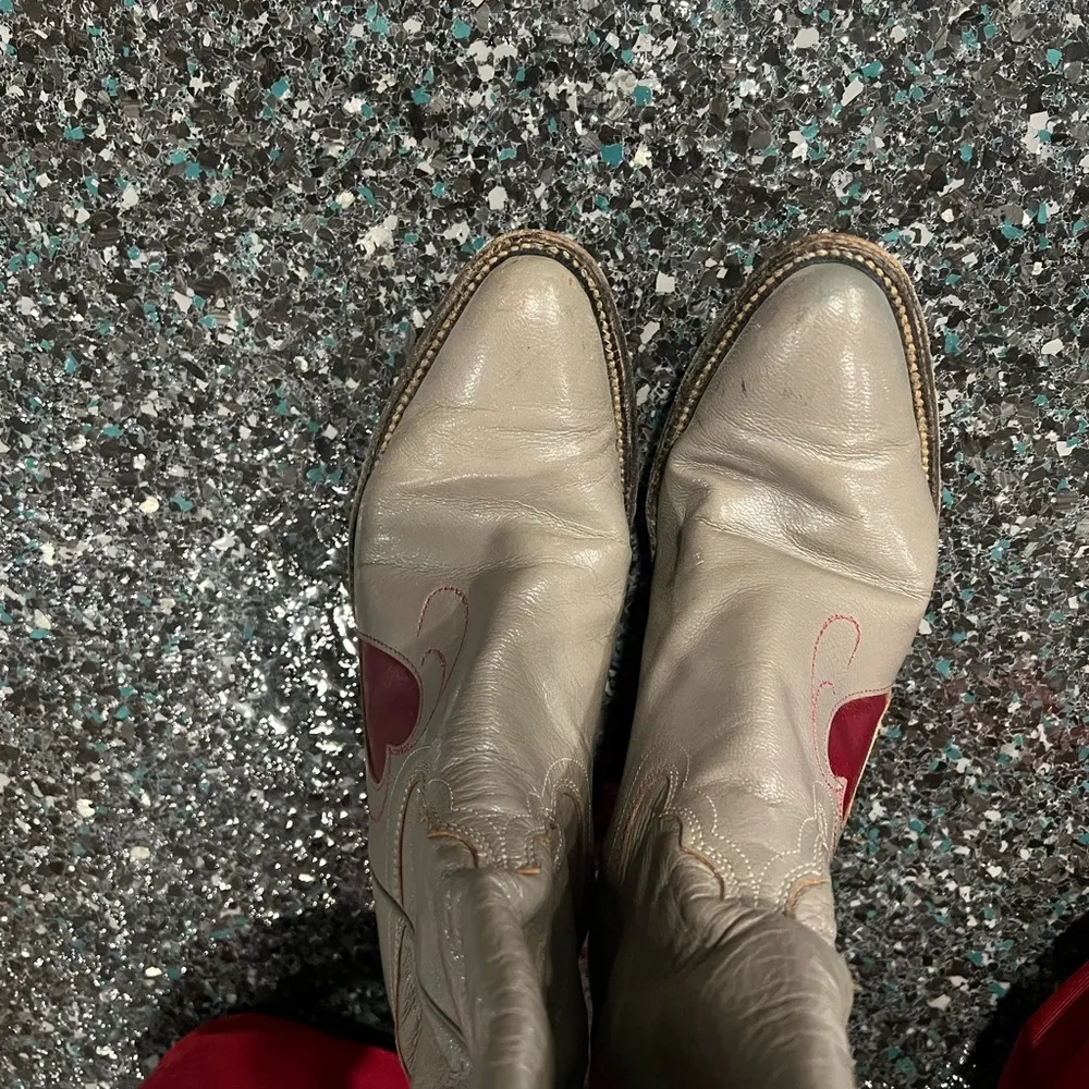 Vtg Gray + Burgundy Red Cowboy Boots with Hearts By Justin C3215 Size 5B w/ box - Image 10