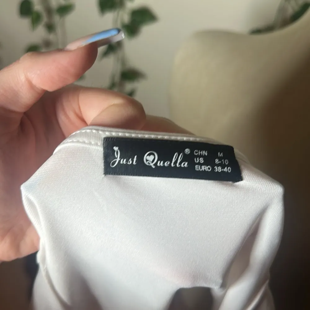 Just Quella White O-Ring Longsleeve Crop Top - Image 5