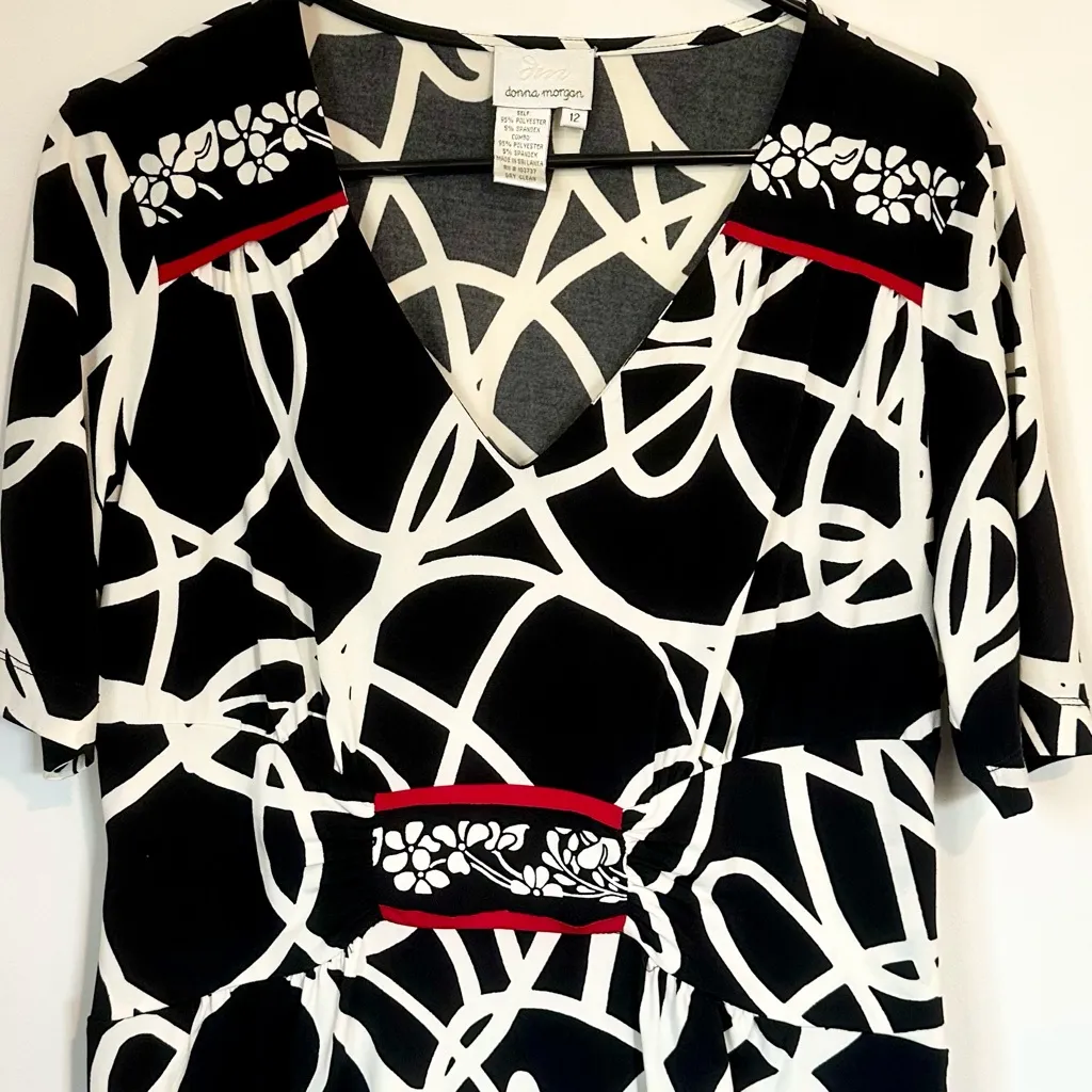Donna Morgan Black and White Abstract Midi Dress - Size: 12 - Image 3