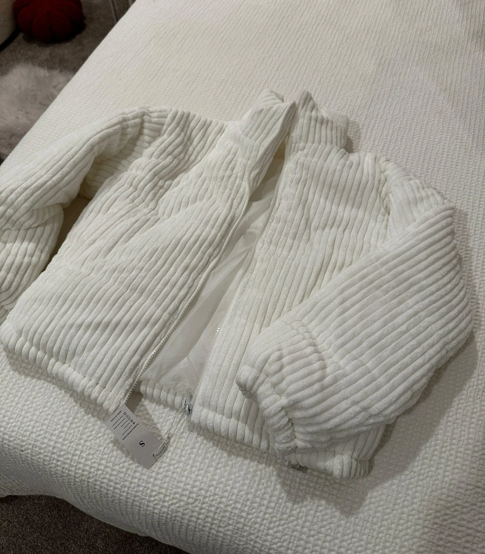 White Ribbed Puffer Jacket - Image 7