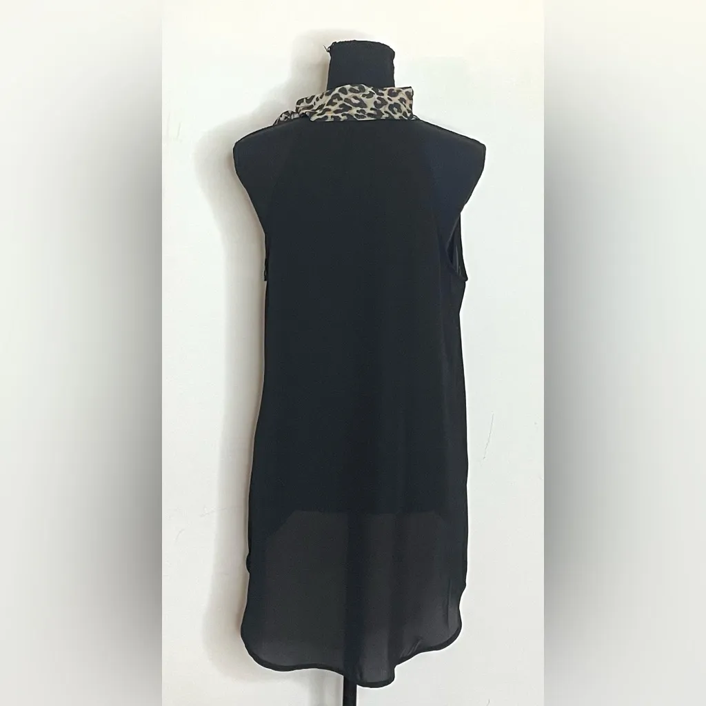 White House Black Market- Black Blouse with Animal Print Detailing Size XS - Image 3