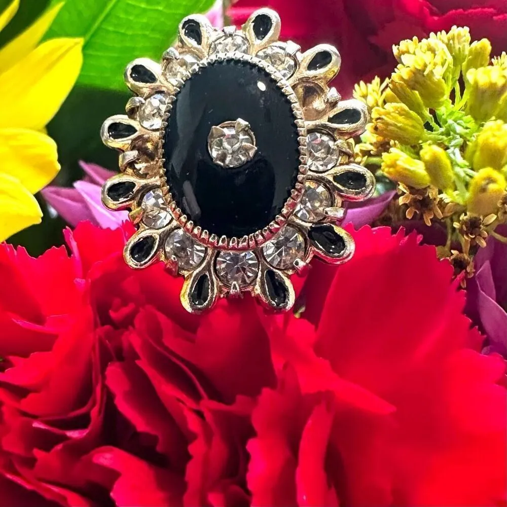 Black gold tone rhinestone cocktail ring - Image 3