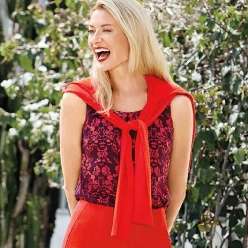 Cabi Top Cameo Print Sleeveless Blouse Red Purple Curtain Back Size‎ Small Scoop - Image 3