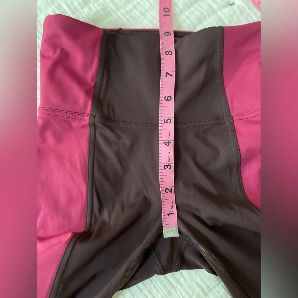 LULULEMON Wake & Train Tight Legging 28" in Black Satin / Star Ruby Size 2 - Image 13