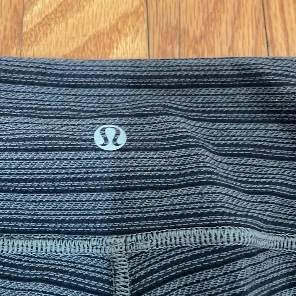 Lululemon Wunder Under Crop II Textured‎ Stripe Slate Deep Coal size 2 - Image 6
