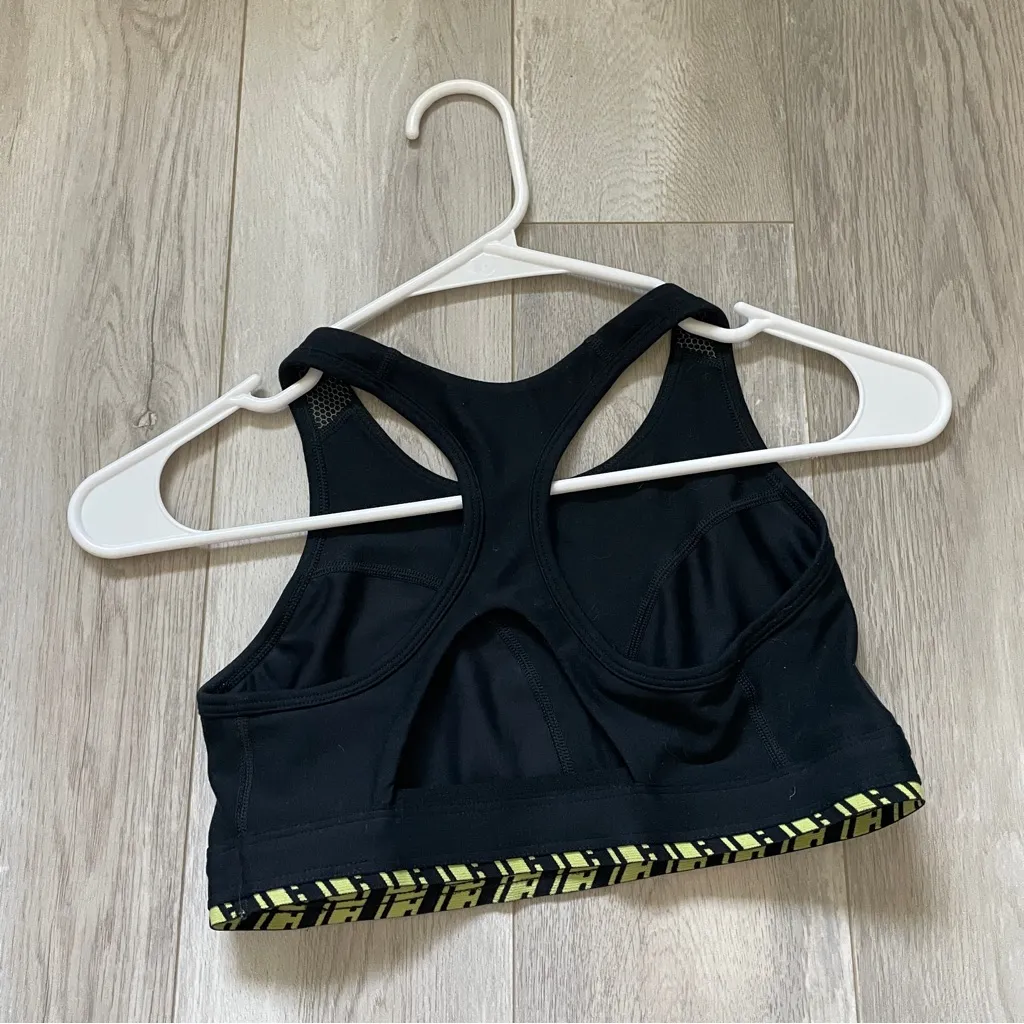 Hoke One One Sports Bra hupana racerback womens Black (small) workout running - Image 4