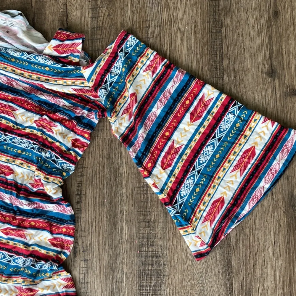 Wrangler | Arrow Print Cold Shoulder top sz M - Image 6