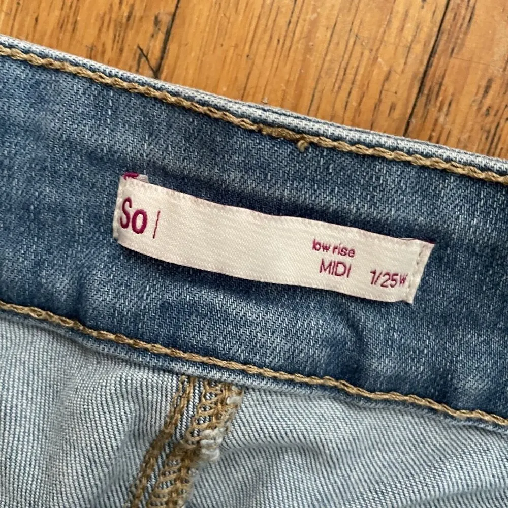 SO light blue low rise midi denim jean shorts women size 25 casual distressed - Image 3