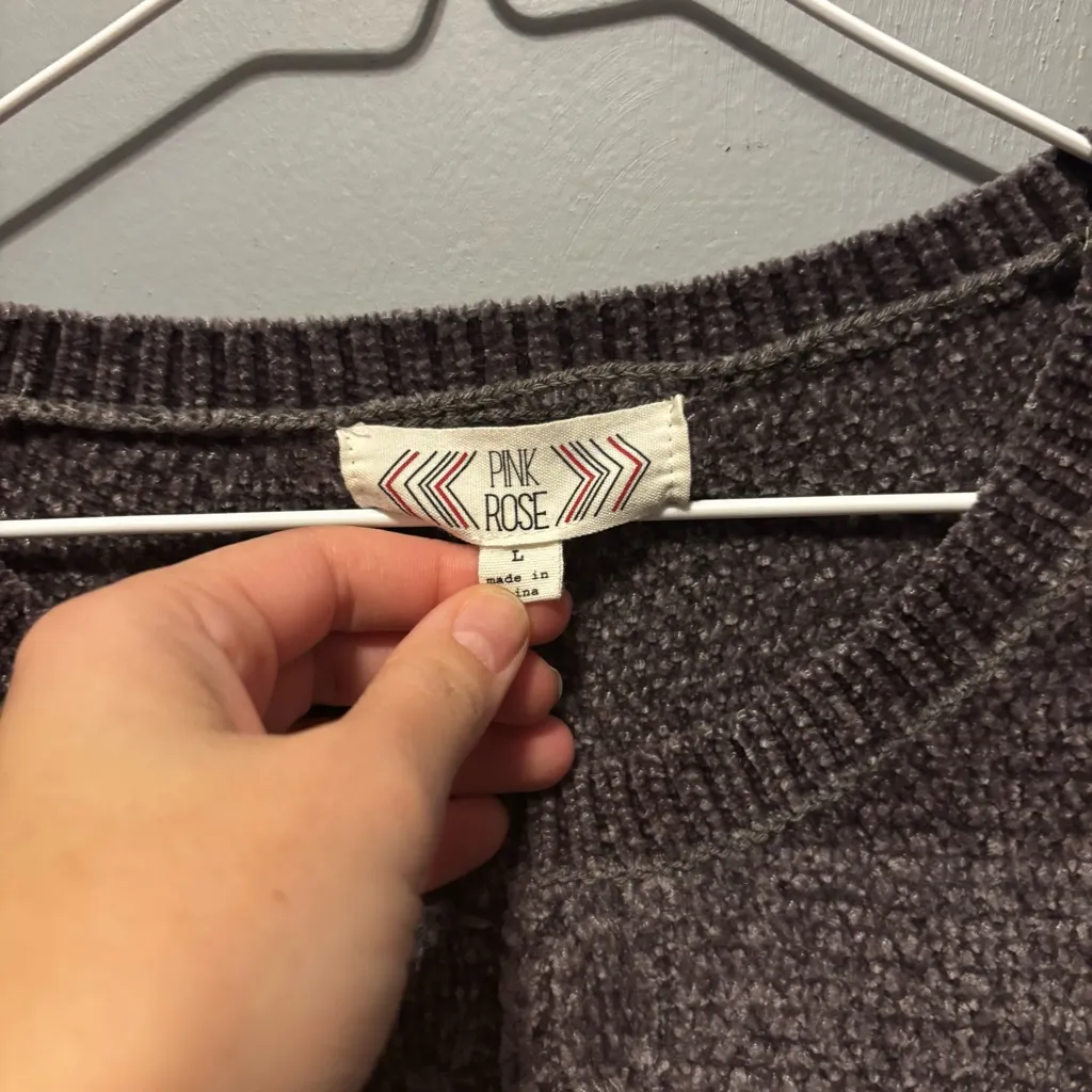 Pink Rose Dark gray Crew Neck Sweater sz large - Image 3