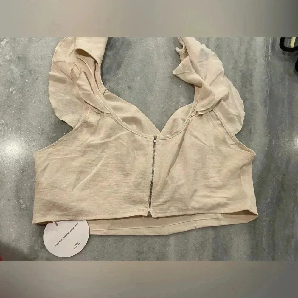 NWT Shein Vcay Curve Cream Ruffle Sleeve Wrap Front Zip Back Crop Top Size 1X - Image 2