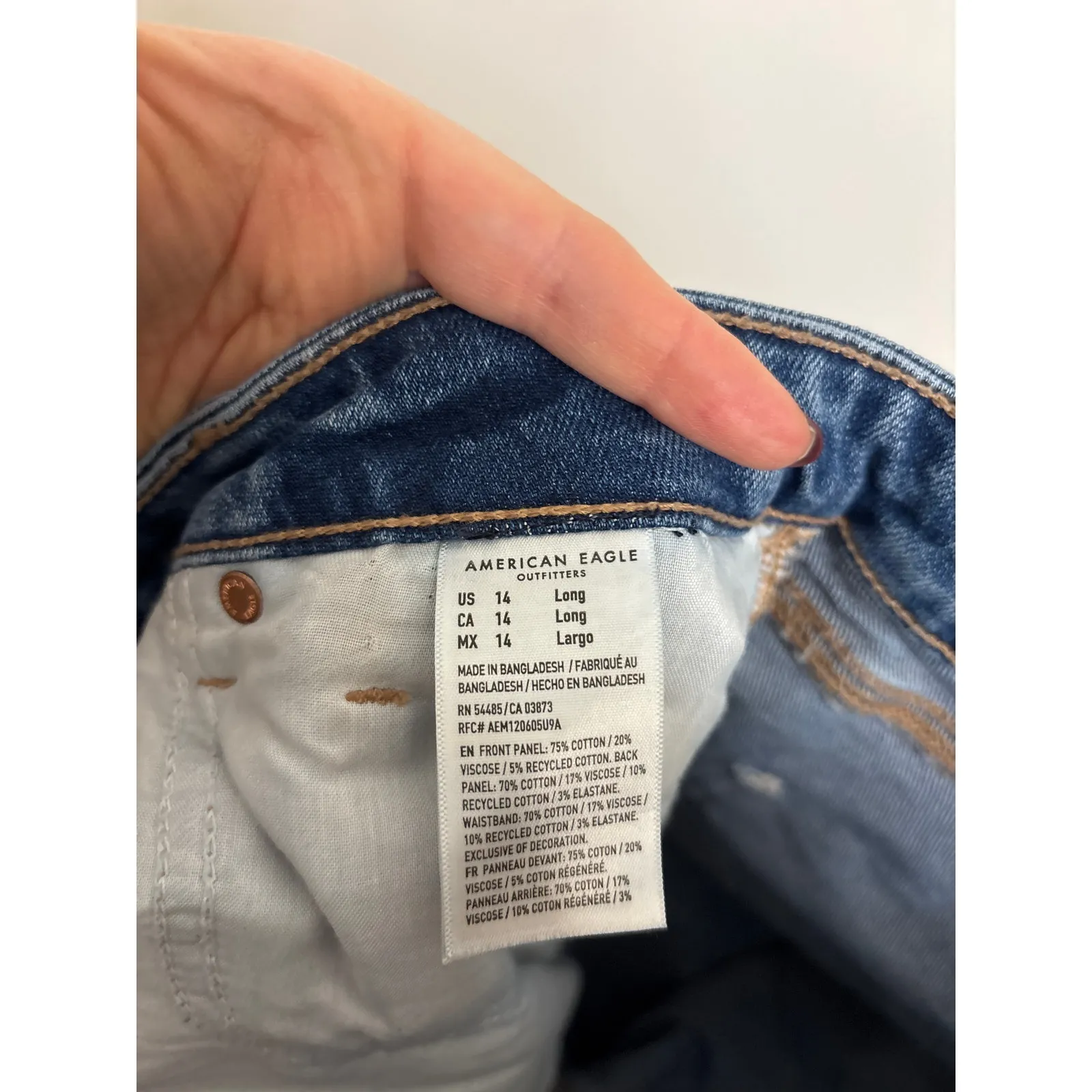 American Eagle Jeans Womens 14 Long 14T Blue Strigid Mom Distressed Frayed Hem - Image 5