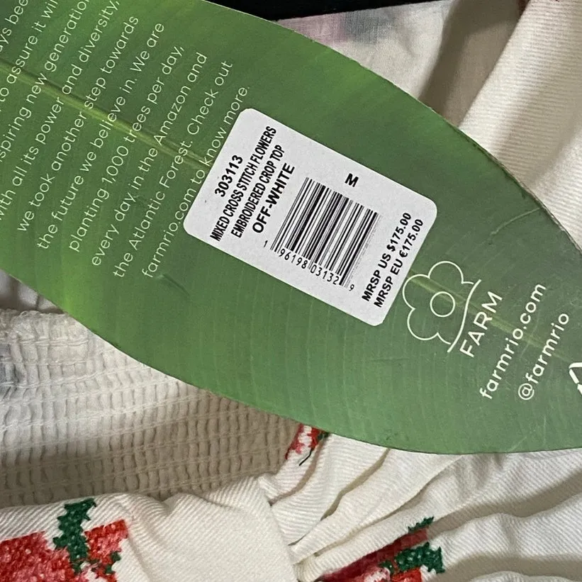 New FarmRio Cross Stitch Flowers Embroidered Crop Top Size Medium - Image 2