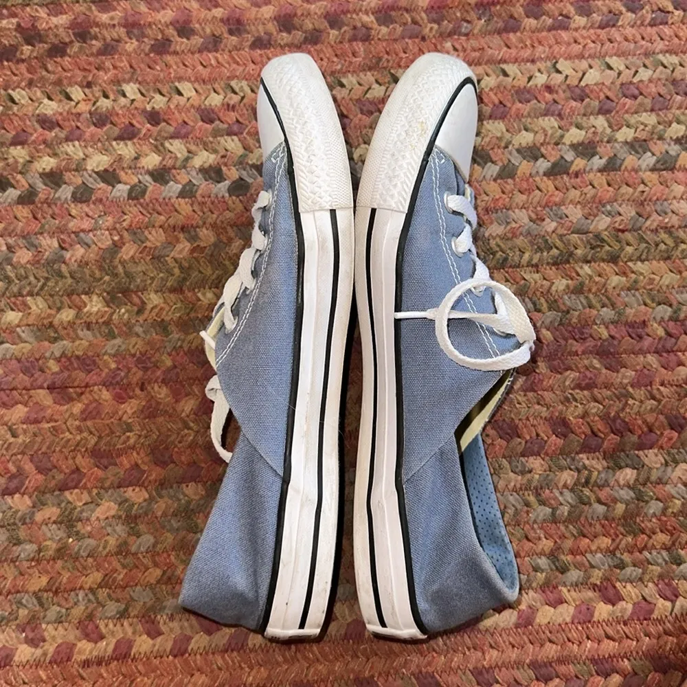 BLUE CONVERSE CLASSIC LACE UP LOW SNEAKERS - Image 2