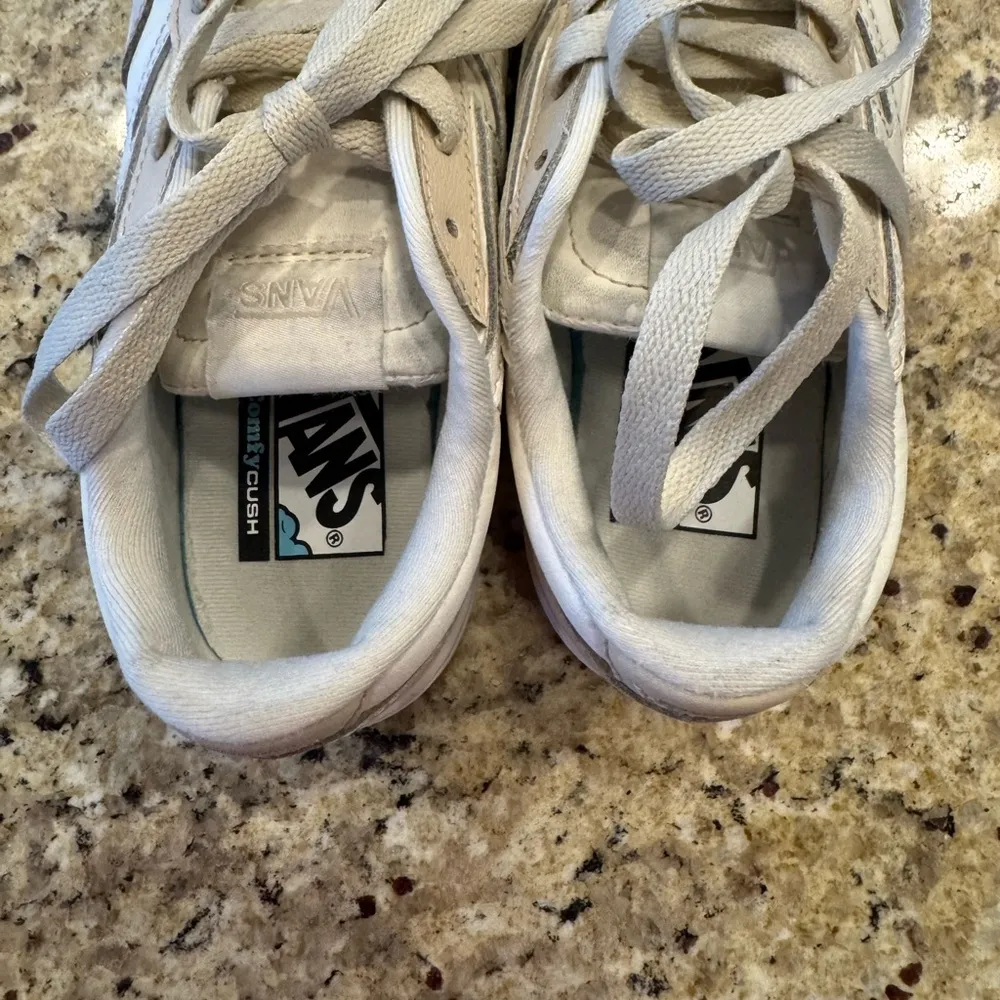 Vans ivory and White tan Sneakers Classic Skate Style Womens 6.5 Mens size 5 - Image 5