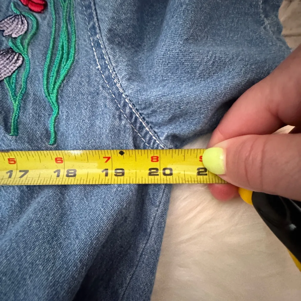 Vintage Bobbie Brooks Light‎ Blue Denim Top with embroidered flowers button up Size M - Image 8