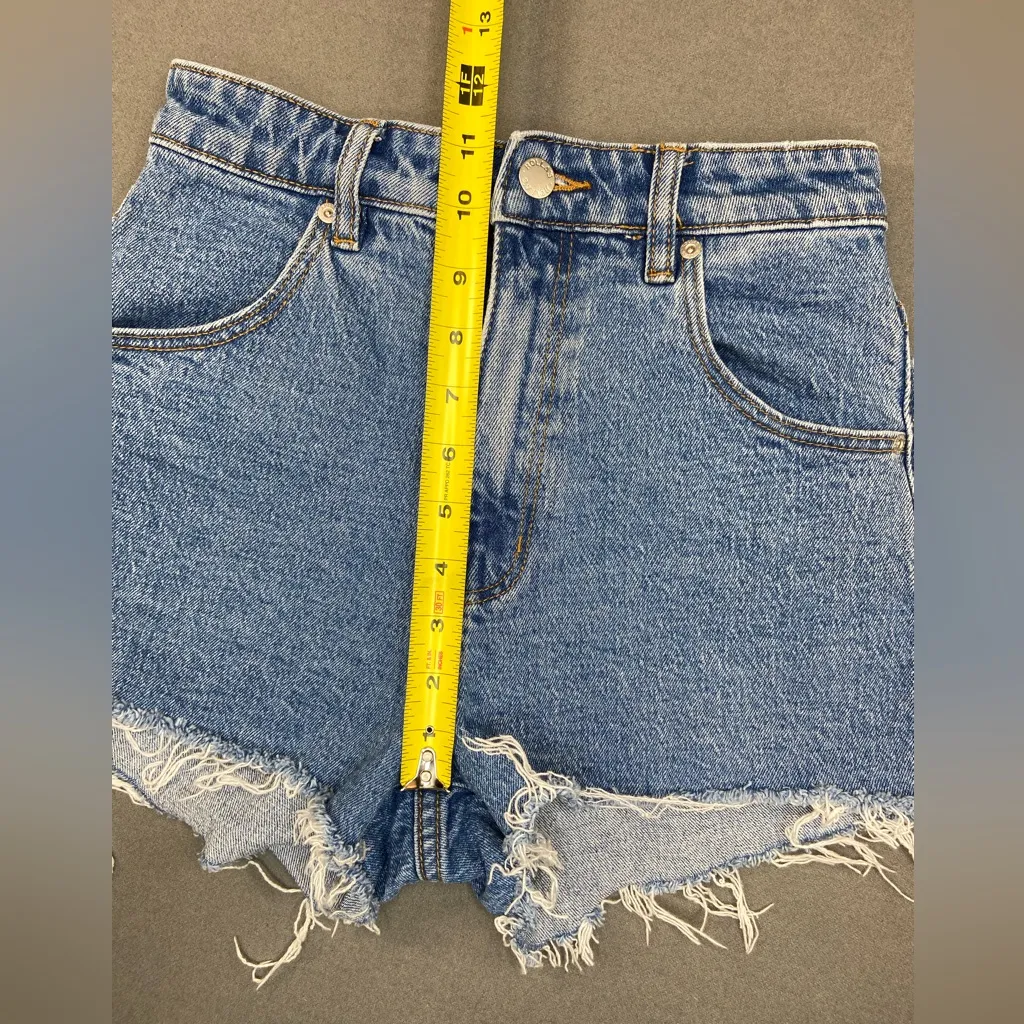 Rolla’s Duster‎ Hi Rise Slim Medium Wash Frayed Hem Jean Shorts Size 26 Blue - Image 4