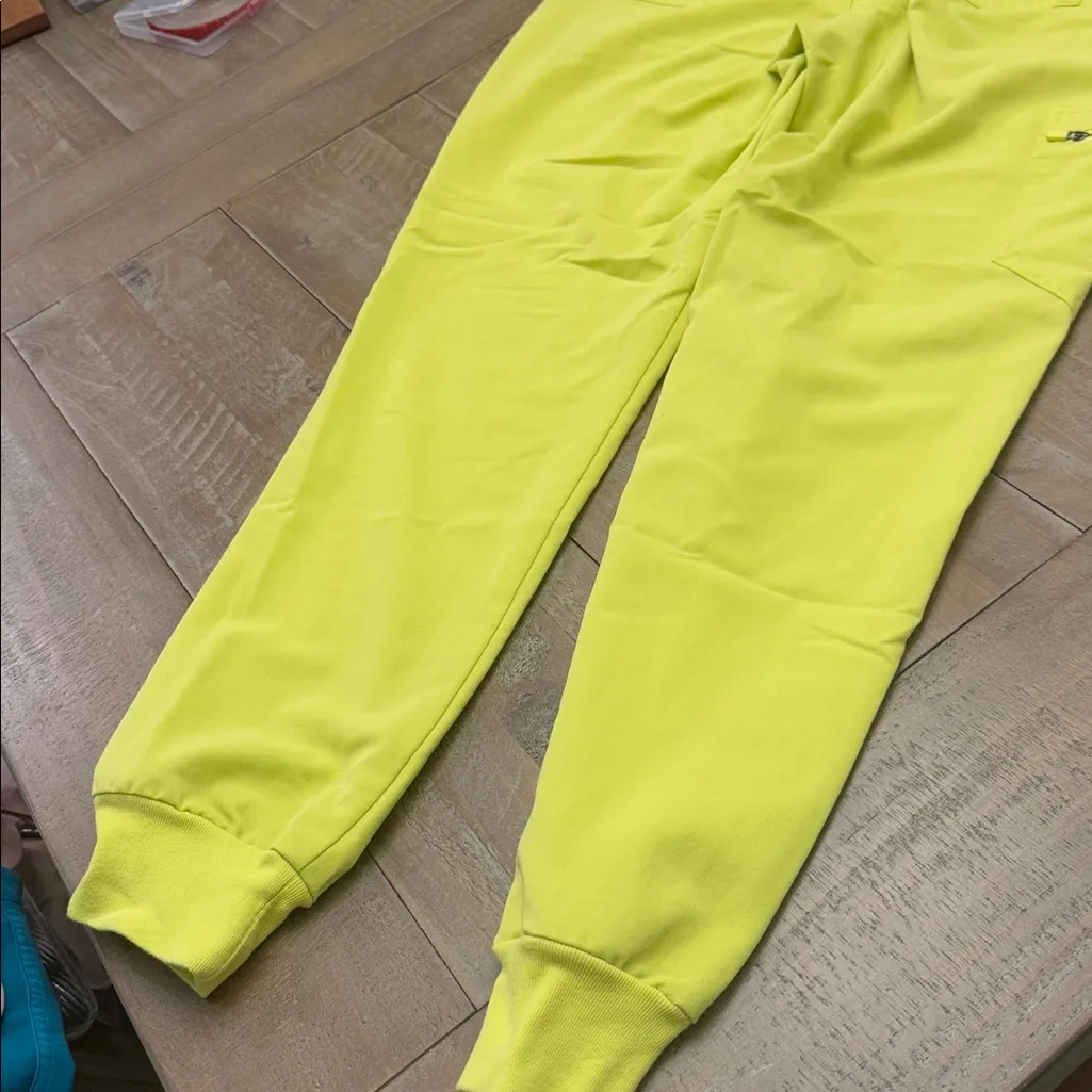 FIGS  Zamora Joggers super cool color - Image 9