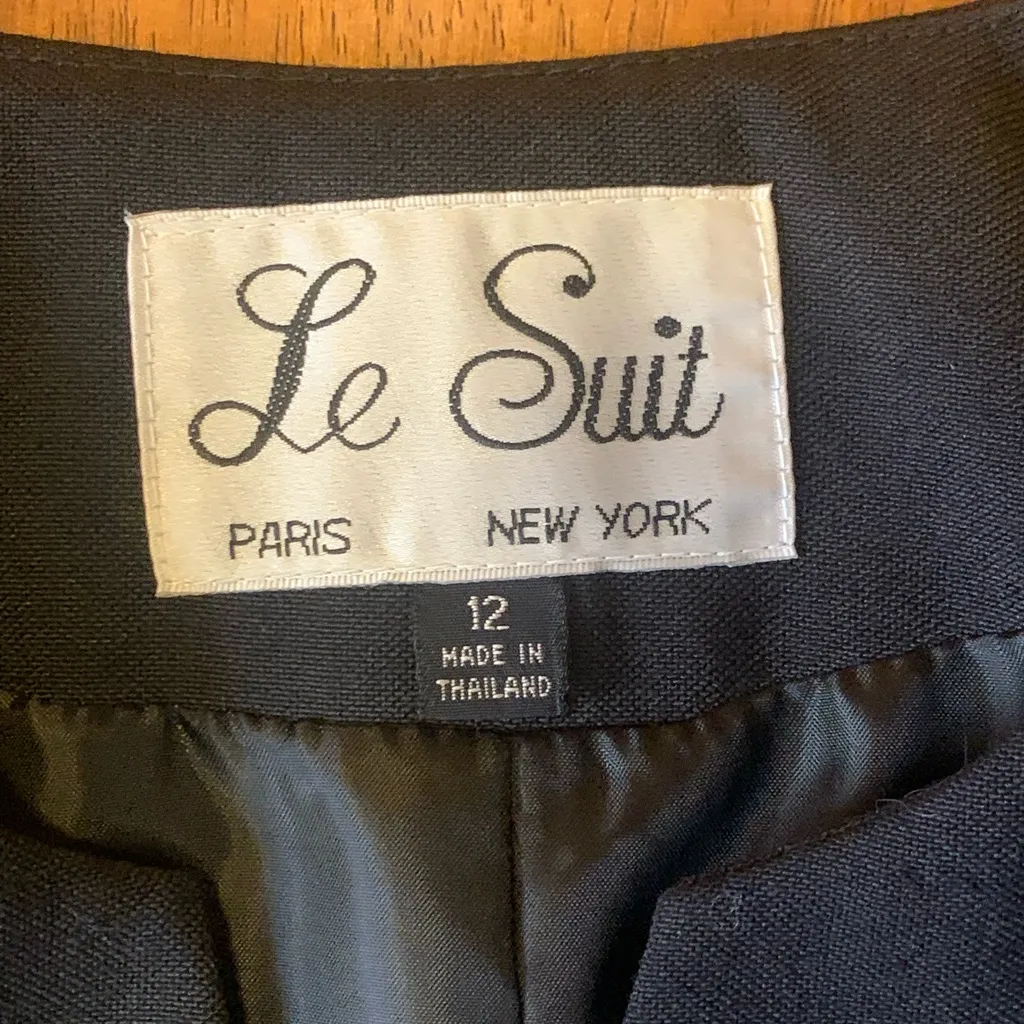 Le Suit Blazer 12 Black Jacket 3 Button Pockets Elegant Career - Image 2