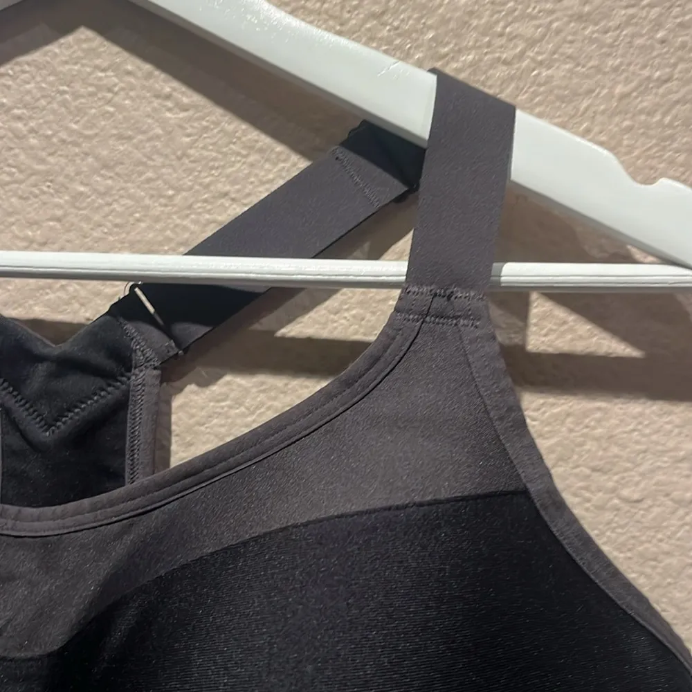 Under Armour Women’s Compression Sports Bra Black Gray Size 44DD - Image 4
