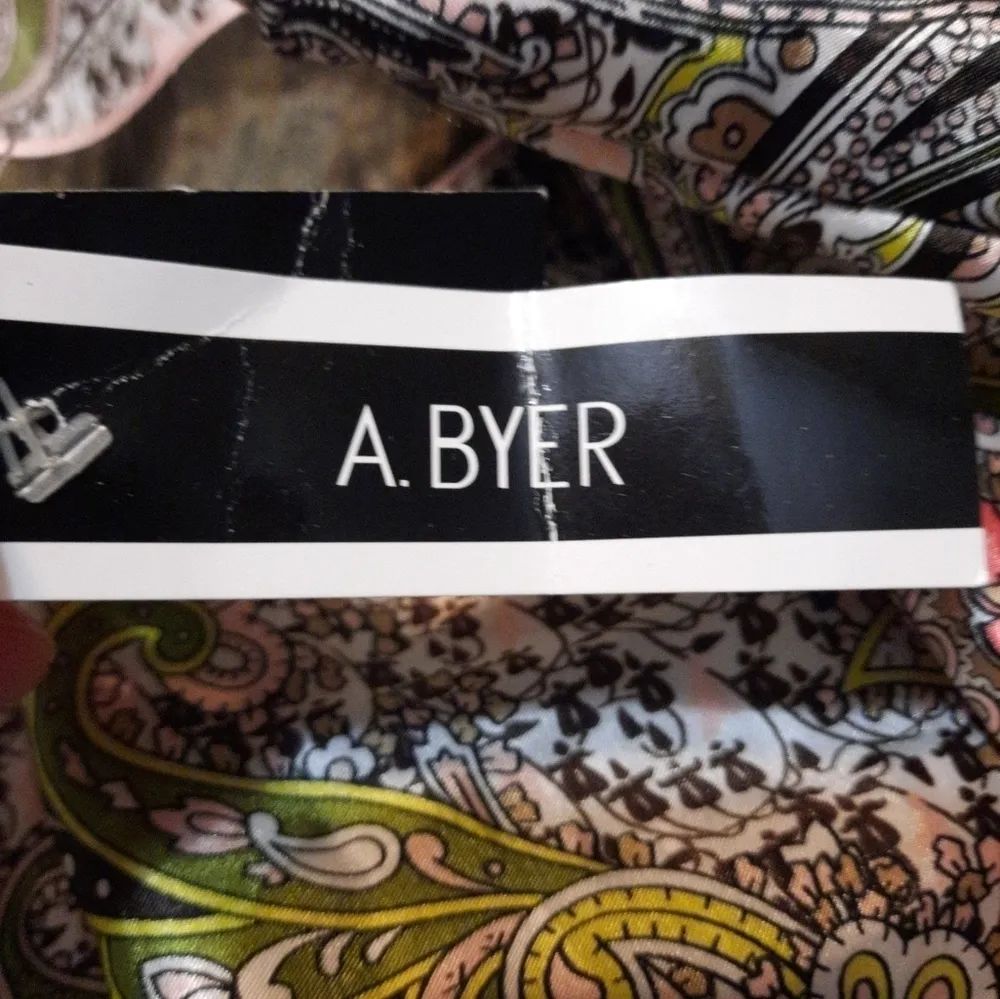 A Byer  Sleeveless Blouse Medium NWT - Image 5