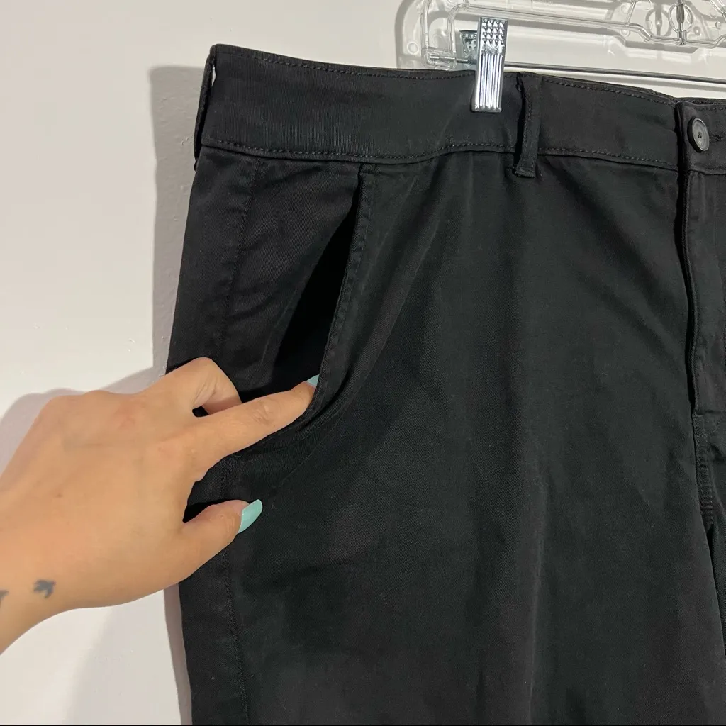 New American Eagle Khaki Skinny Bermuda‎ Shorts In Black Size 24 - Image 2