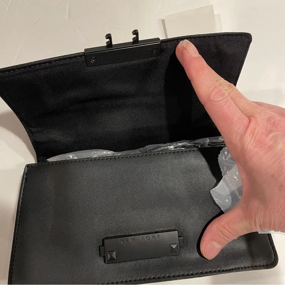 Nicole miller black matte vegan leather snake top handle dr. Bag crossbody NWT - Image 10