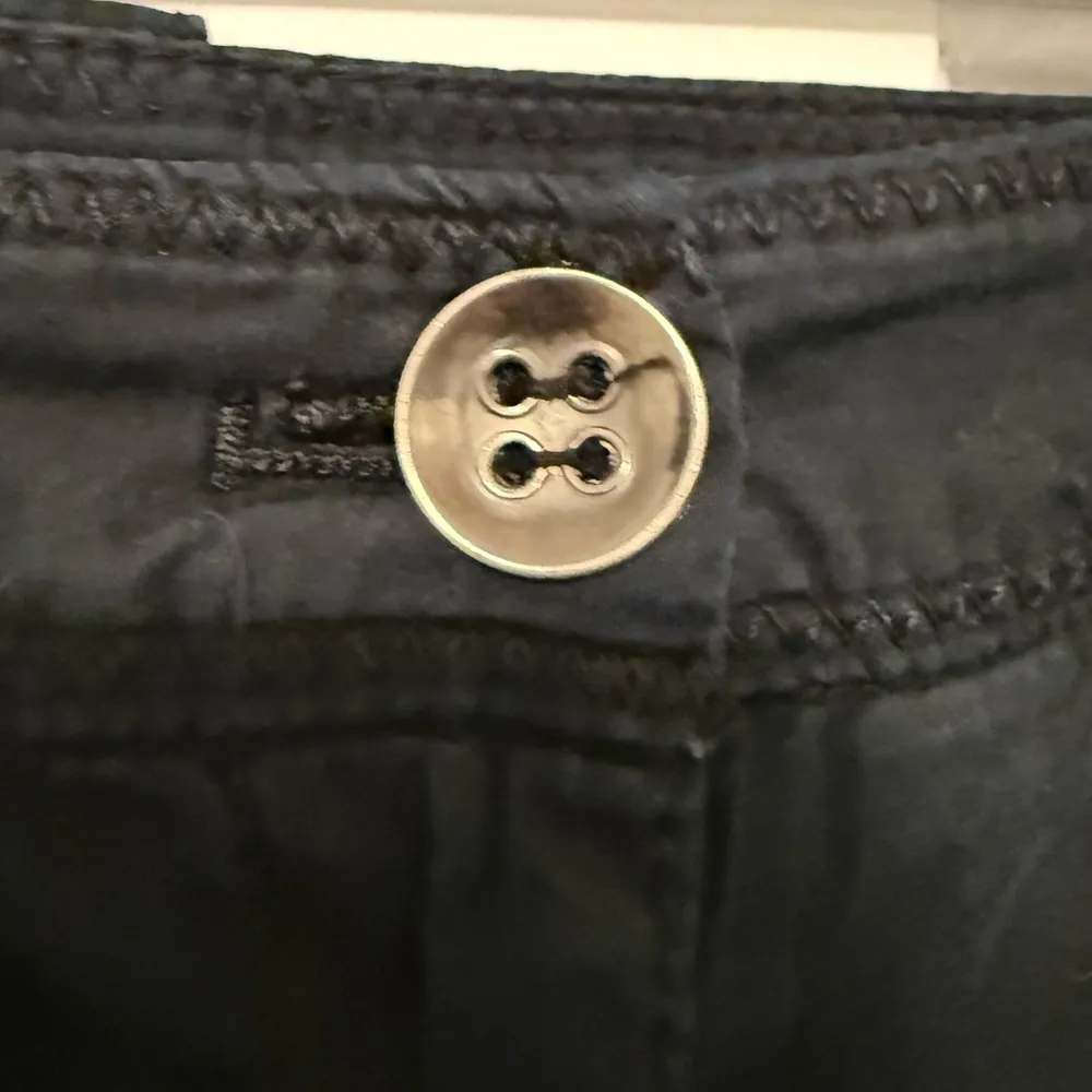 New York & Company 8 Pocket Mid Rise Ankle Cargo Pants Utility Black Size 4 - Image 6