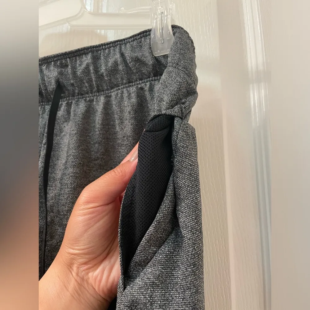 Like new Nike shorts - Image 2