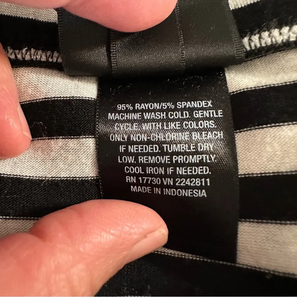 Mossimo Supply Co. Black and White Asymmetrical Maxi Skirt - Image 4