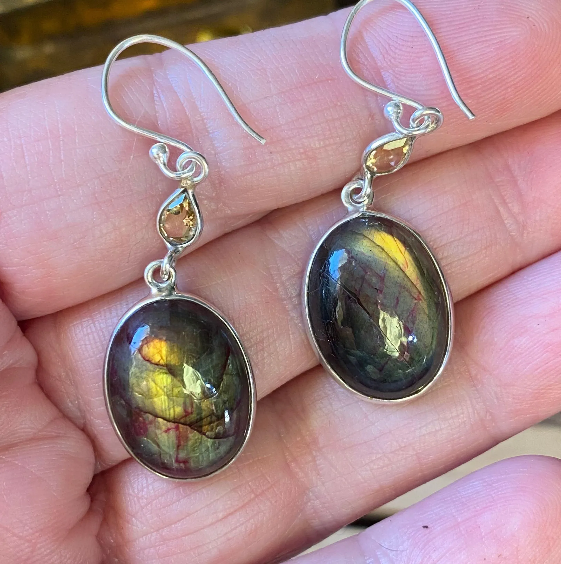Red Flash Labradorite And Citrine Solid  Earrings - Image 3