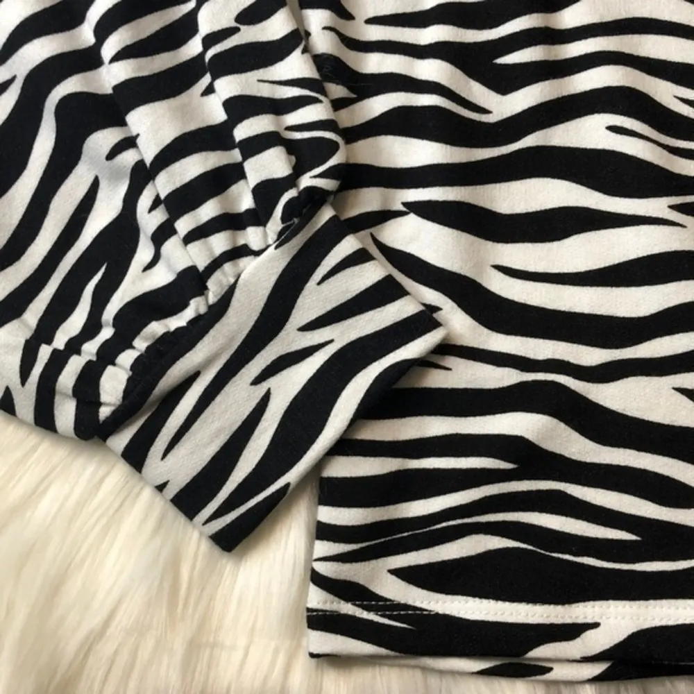 NWT Candie’s balloon sleeve zebra sweatshirt top JR/L - Image 6