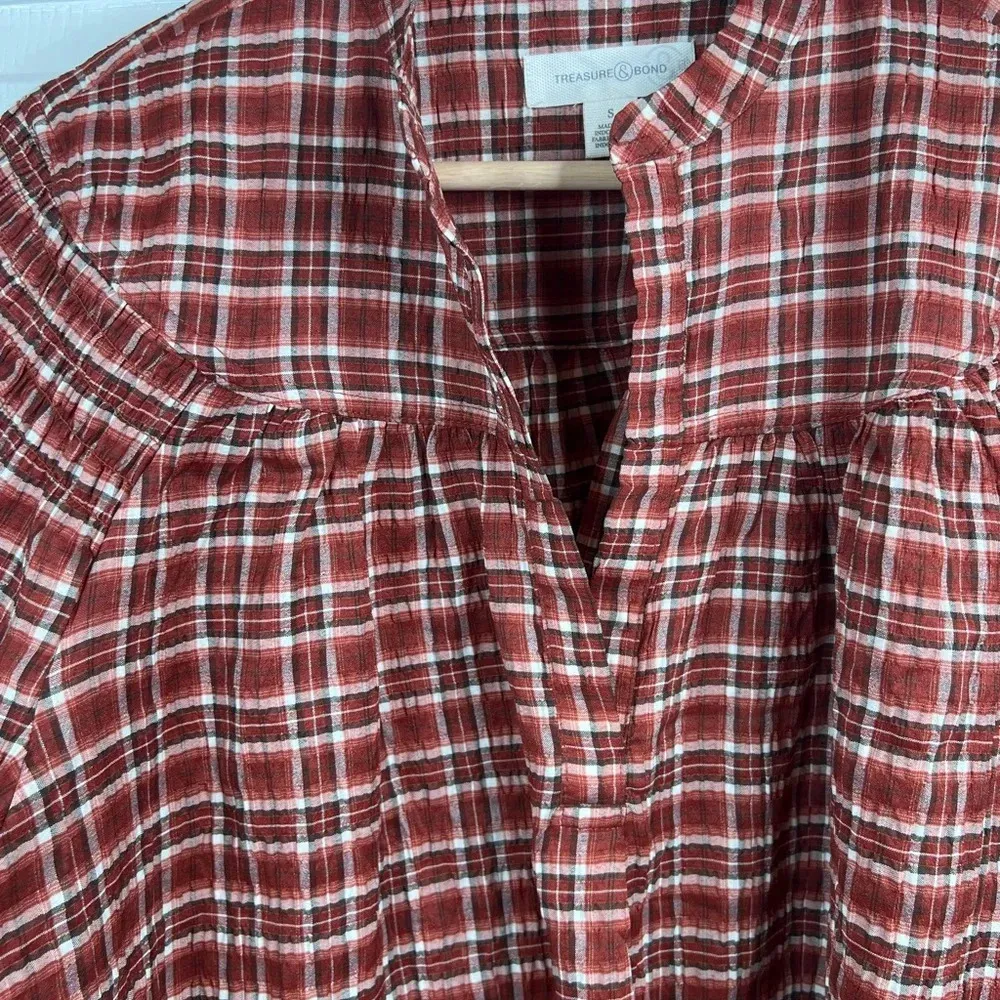Treasure & bond brown white plaid Smocked shoulder V-neck blouse Size S - Image 6
