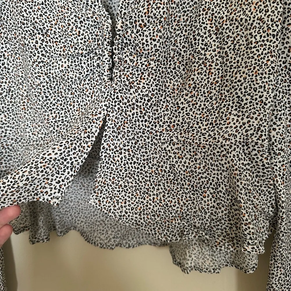 NWT AFRM Leopard Print Long Sleeve Deep V Top Black Size M - Image 4