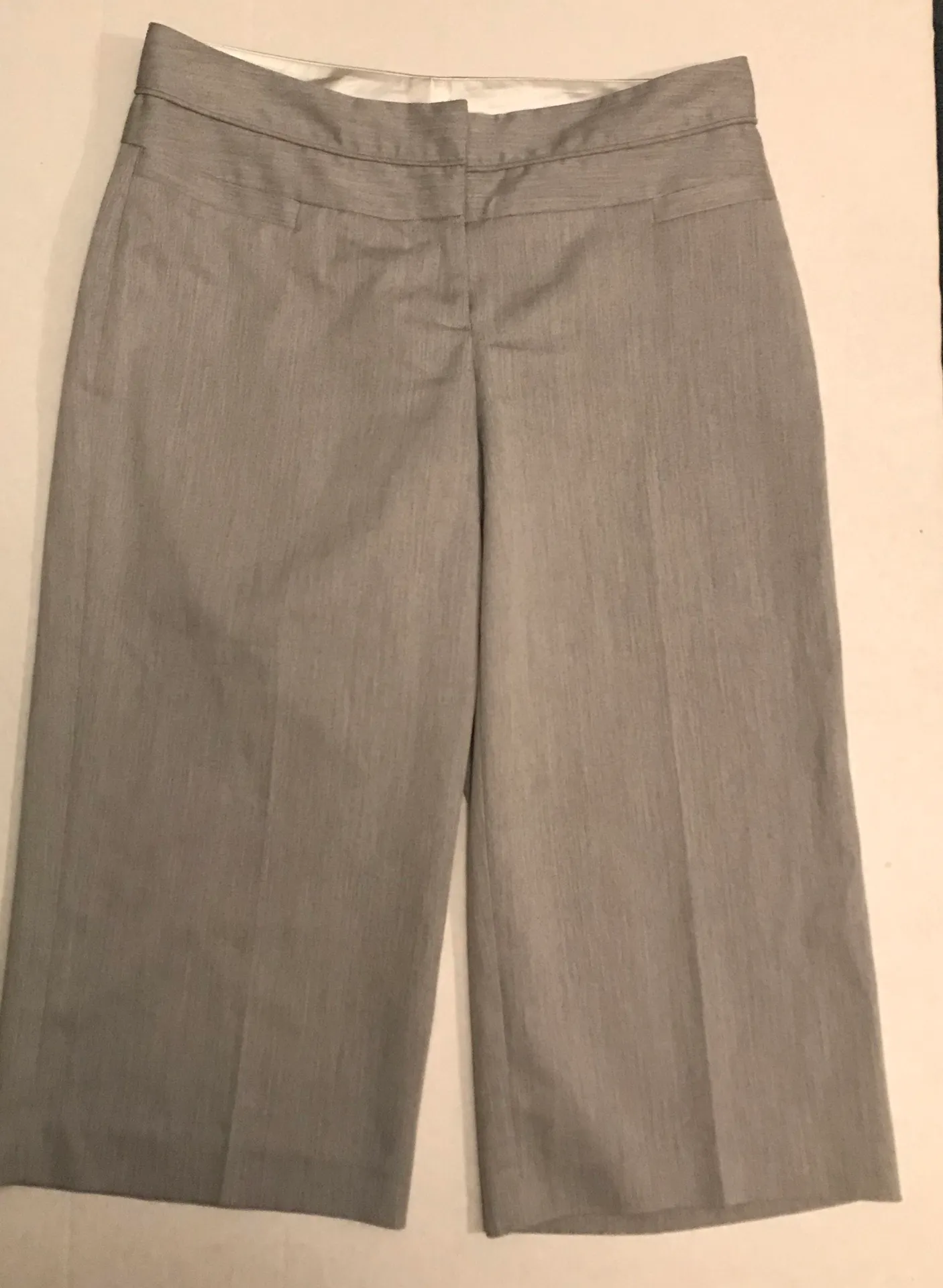 Studio Y Gray Capris - Image 3