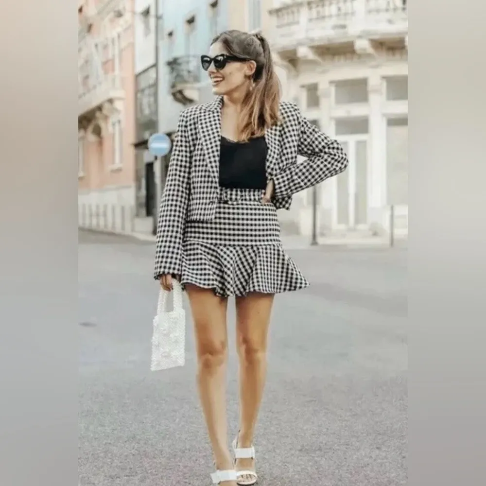 ZARA BLACK SINGLE BREASTED LAPEL COLLAR GINGHAM CROPPED BLAZER SIZE Med - Image 3